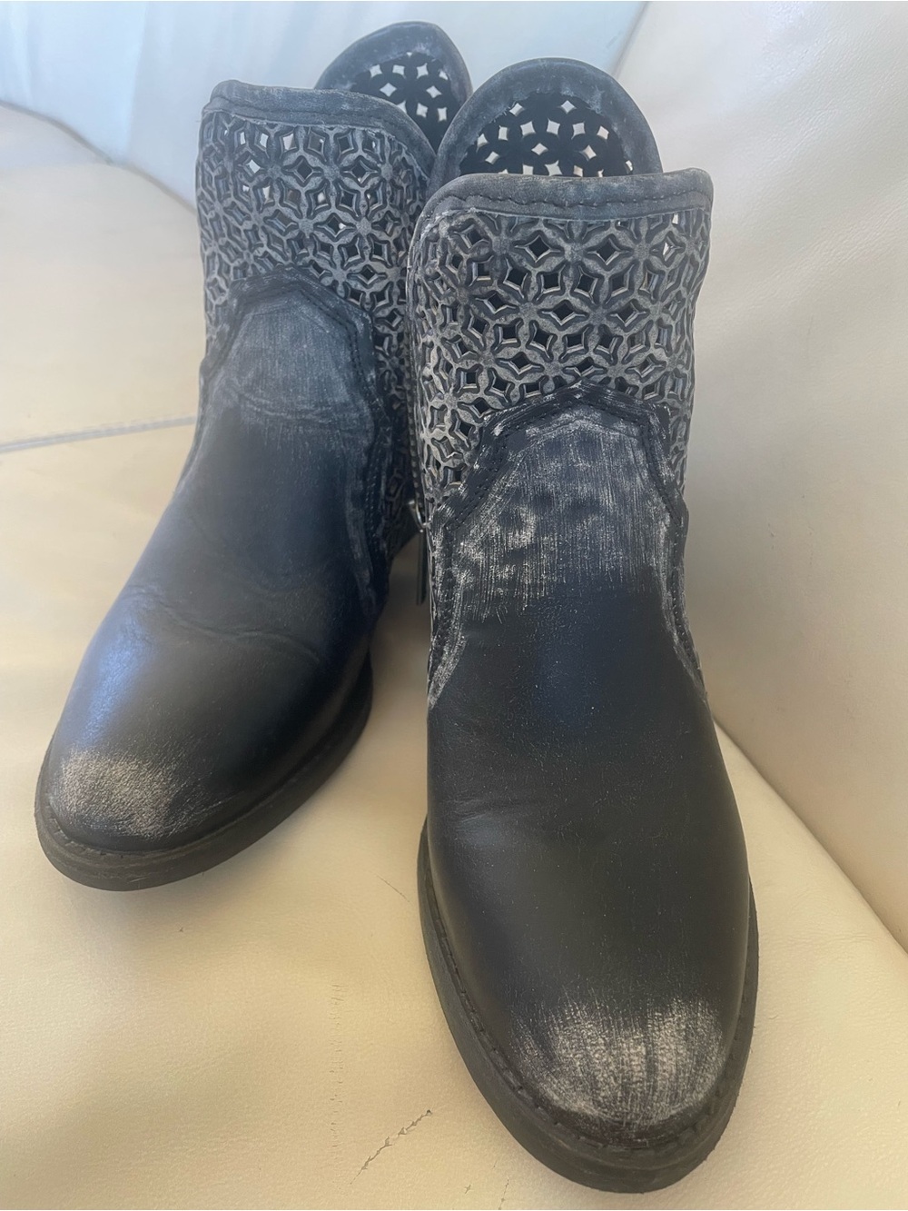 Circle G Black Pre-Distressed Cutout Leather Ankle Booties - almost NO USE!!Sz 7